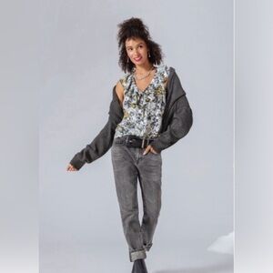 $114 MSRP CAbi Falling Flowers blouse size Large